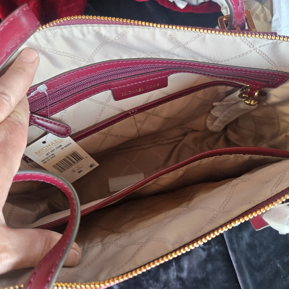 Michael Kors Jet Set Item EW TZ Tote Signature DK Berry NWT - Picture 7 of 11